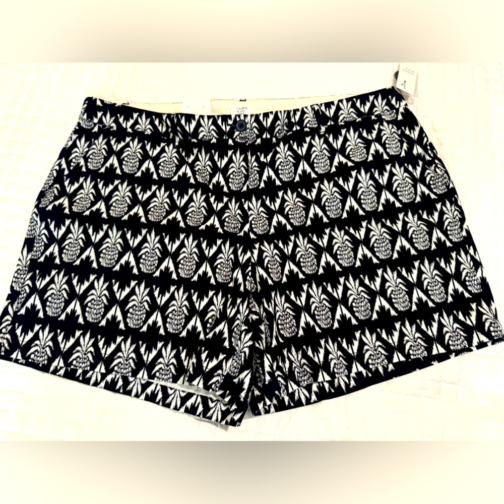 22W Crown & ivy Pineapple shorts